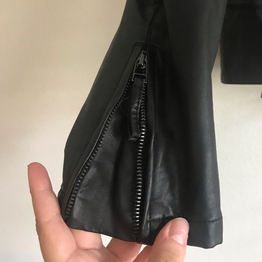 leather jacket - Picture 4 of 6